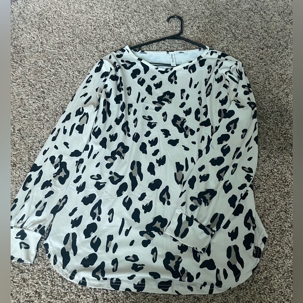Long sleeve blouse.